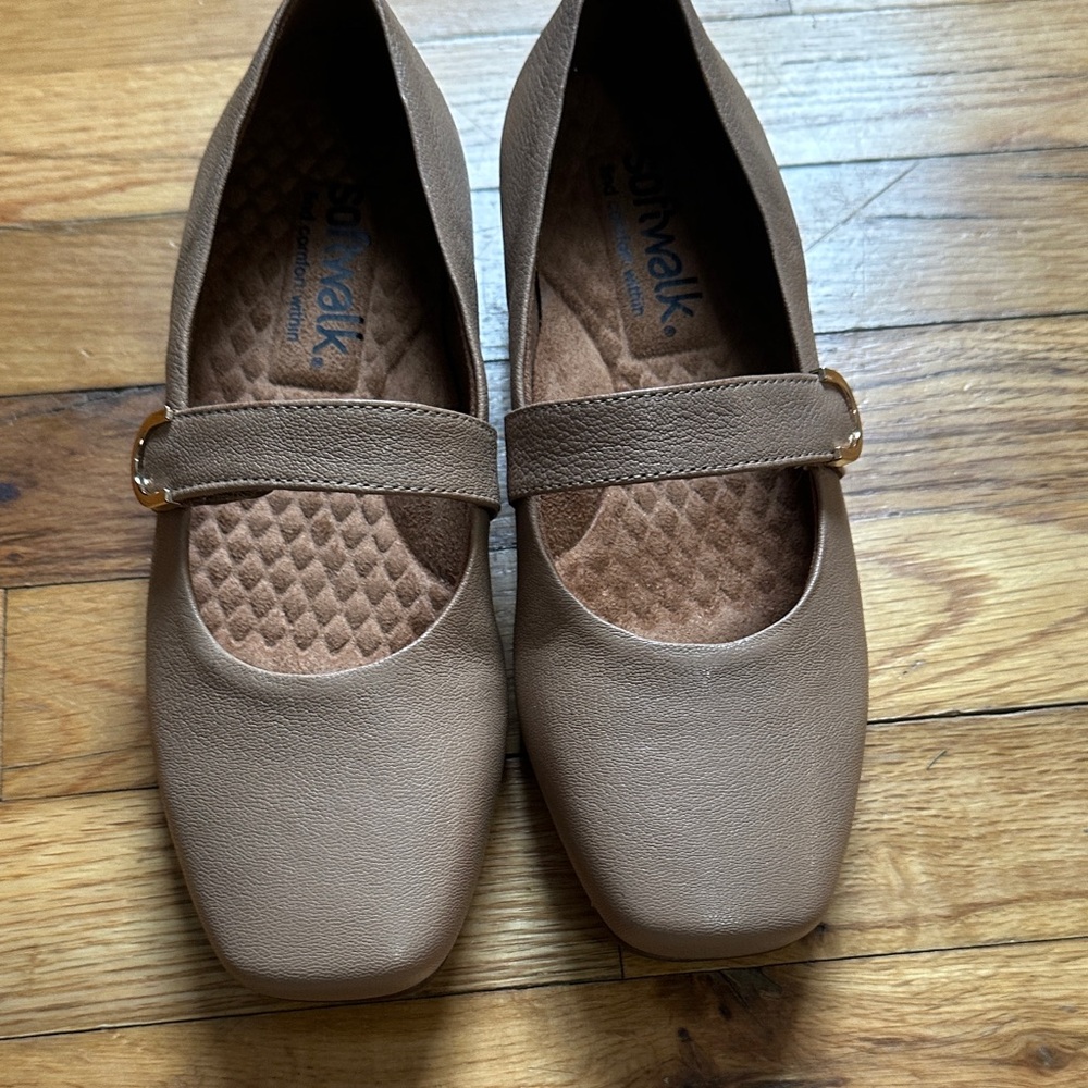 SoftWalk Women's Brown Mary Jane Valdivia Flats